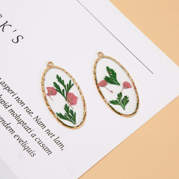 Wholesale retro diy dried flower accessories flower drop glue resin accessories oval necklace earrings pendant