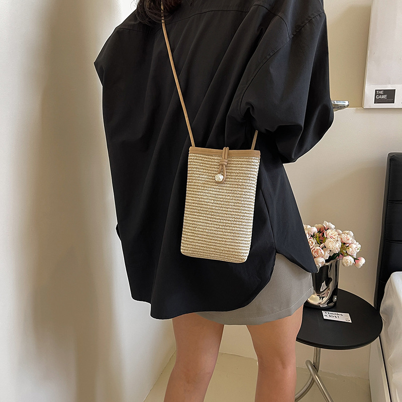 Wholesale Ser pular Niche Small Square Bag for Women 2024 New Trendy Summer Contrasting Color Versatile Straw Woven Crossbody Bag Mini Mobile Phone Ba