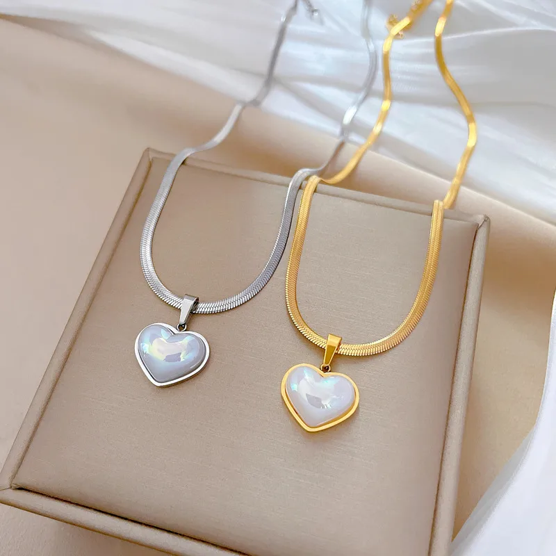 Wholesale PVD Coated Real Gold Plated Heart Shape Titanium Steel Simple Style Classic Style Waterproof Non Tarnish Titanium Steel Pendant Necklace