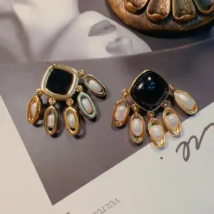 141# Silver Needle-Gold-Black