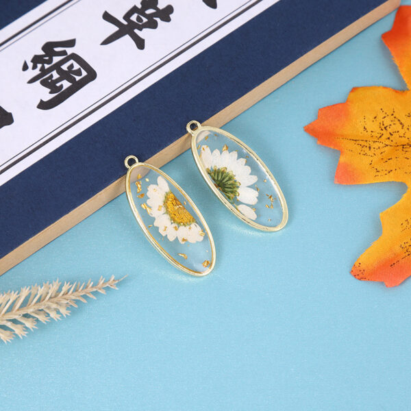 Wholesale Cross Border Oval Water Drops Plant Dried Flower Pendant Leaves Flowers Transparent Resin Handmade DIY Necklace Accessories