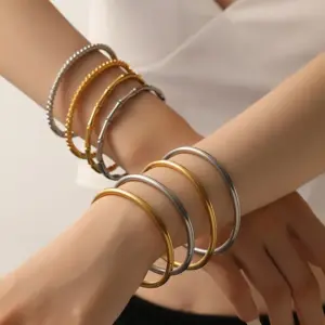 Wholesale 304 Stainless Steel Solid Color PVD Coated Rhinestones Shell 18K Real Gold Plated Vintage Style Waterproof Non Tarnish Plating Inlay Gold Bangle