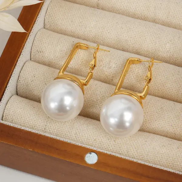 Wholesale 304 Stainless Steel Round PVD Coated Glass Bead Real Gold Plated 18K Gold Simple Style Waterproof Non Tarnish Plating Inlay Drop Earrings