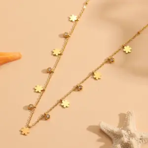 Small Flower Necklace with Diamond
