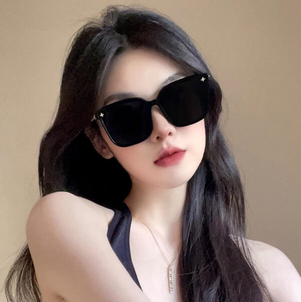Wholesale High-grade sunglasses women's face small new chain leg star sunglasses big face slimming black free shipping