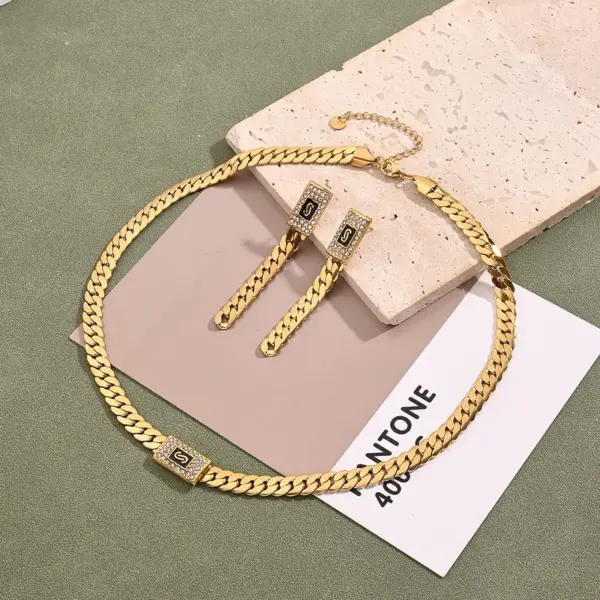 Wholesale Ion Plating (IP) 18K Gold Plated Square 304 Stainless Steel Casual Modern Style Sweet Earrings Necklace Jewelry Set