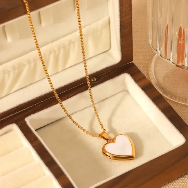 Wholesale 304 Stainless Steel Heart Shape PVD Coated 18K Real Gold Plated IG Style Princess Romantic Waterproof Non Tarnish Belcher Chain White Gold Locket Necklace