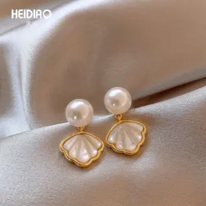 60-Shell Pearl Stud Earrings