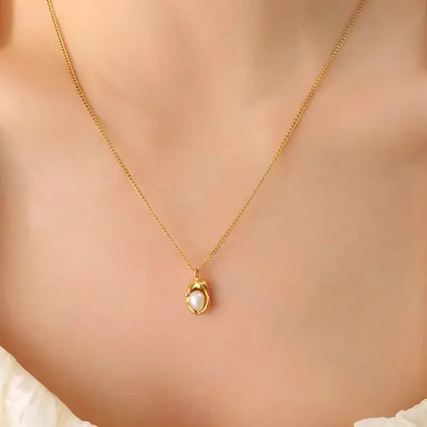 304 Stainless Steel Heart Shape PVD Coated Rhinestones Zircon Real Gold Plated Simple Style Waterproof Non Tarnish Surgical Steel Three-dimensional O-shaped Chain Lobster Trigger Clasp Closure Gold Pendant Necklace