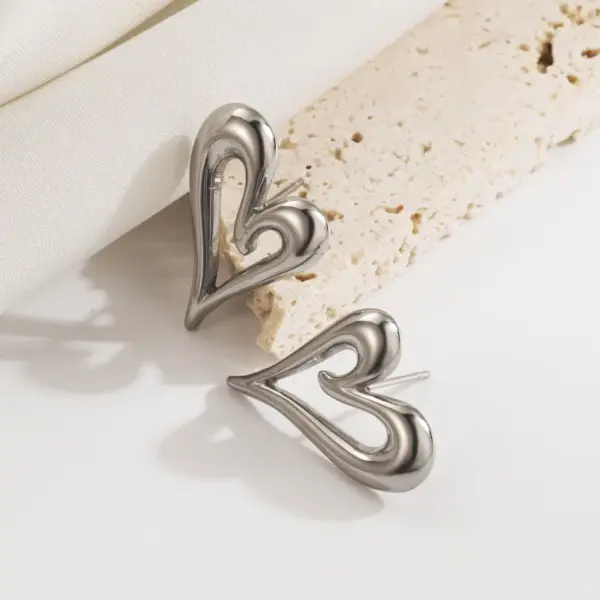 Wholesale 1 Pair Basic Sweet Commute Heart Shape Plating 304 Stainless Steel 18K Gold Plated Ear Studs