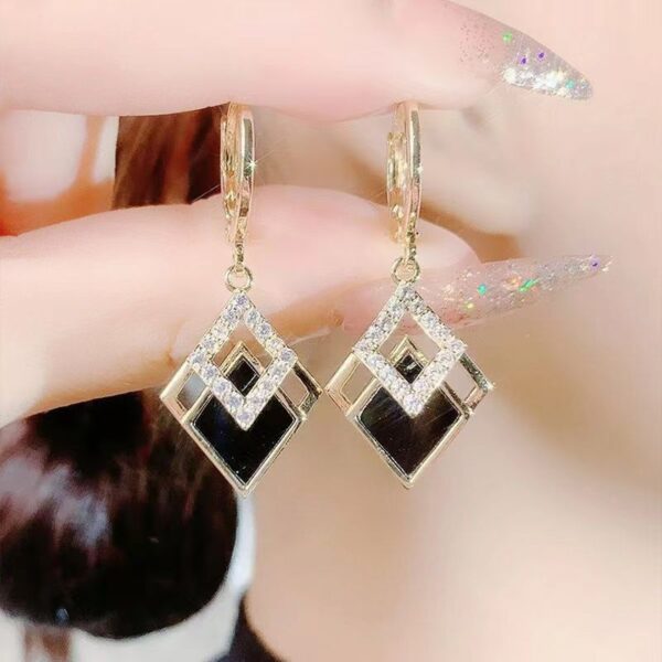 Wholesale High-end Elegant Black Diamond Earrings Japanese and Korean-style Niche Design Light Luxury Distinctive Geometric Earrings Exquisite Ear Buckle for Women