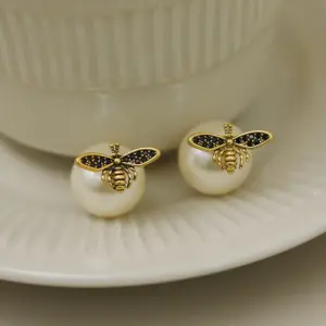 Wholesale 1 Pair Cute Pearl Bee Plating Copper 18K Gold Plated Ear Studs
