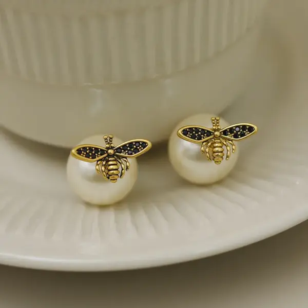 Wholesale 1 Pair Cute Pearl Bee Plating Copper 18K Gold Plated Ear Studs