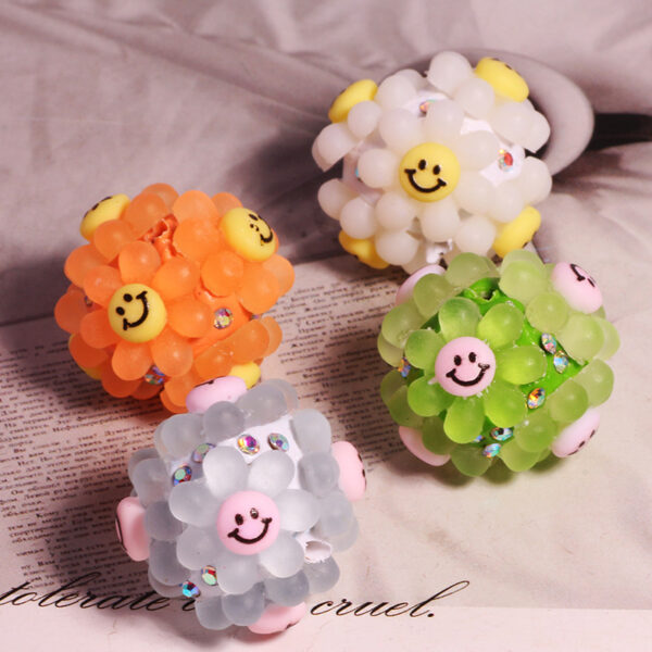 oly-211bd979560817c0ce76abc18692f3a2 Wholesale Smiley sunflower beads can be strung with straight holes to make DIY phone keychains and jewelry.