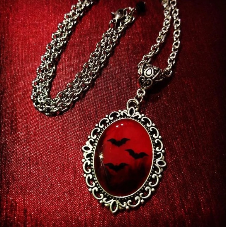 Wholesale Cross-border Hot Gothic Blood and Bat acula Inspired Resin Necklace Pendant Necklace Factory Direct Sale