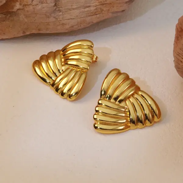 201 Stainless Steel 304 Stainless Steel Triangle Electroplating Stone-Free Imitation Gold Simple Style Plating Gold Ear Studs