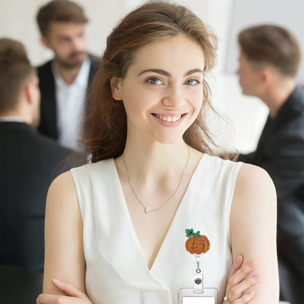 Wholesale New Thanksgiving Maple Pumpkin Turkey Felt Retractable Nurse/Student Scroll Badge Holiday Gift