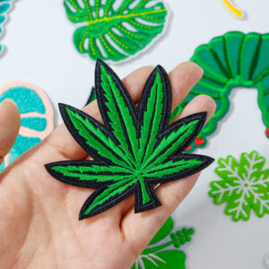 Wholesale Leaf embroidered patch pattern cloth patch