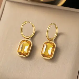 4 [Ag392] Champagne Earrings / Gold