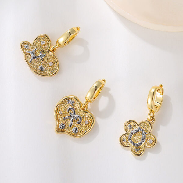 Wholesale Christmas Series Universal Buckle Accessories 18k Gold Plated Snowflake Reindeer Christmas Tree Pendant DIY Necklace Bracelet Pendant