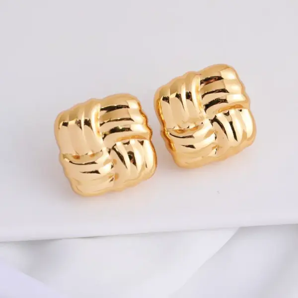 Wholesale 1 Pair Retro Luxurious Solid Color 304 Stainless Steel Earrings Ear Studs