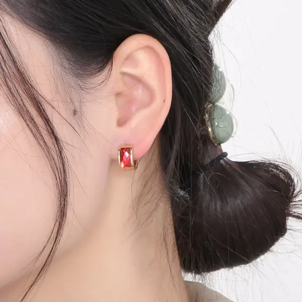 PVD Coated 18K Gold Plated Round Solid Color Stainless Steel Simple Style Shiny Waterproof Non Tarnish Earrings