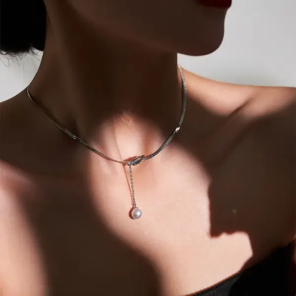 Wholesale Elegant Solid Color Copper Inlay Rhinestones Pendant Necklace