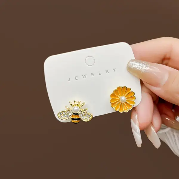 Wholesale Cute Flower Bee Alloy Inlay Artificial Pearls Rhinestone Ear Studs