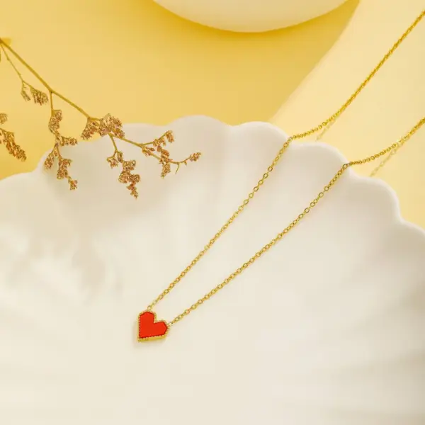 PVD Coated Real Gold Plated 18K Gold Dog Heart Shape Titanium Steel Vintage Style Waterproof Non Tarnish 304 Stainless Steel Pendant Necklace