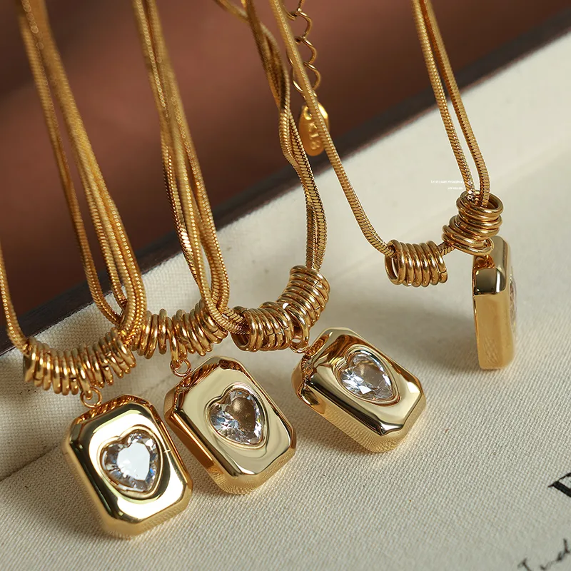 Wholesale PVD Coated 18K Gold Plated Real Heart Shape 304 Stainless Steel Vintage Style Simple Waterproof Non Tarnish Pendant Necklace