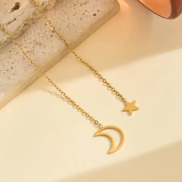 Wholesale PVD Coated Real Gold Plated 18K Gold Star Moon 304 Stainless Steel Vintage Style Simple Style Waterproof Non Tarnish 304 Stainless Steel Necklace