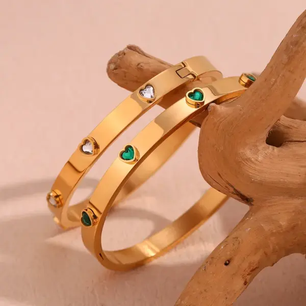Wholesale 304 Stainless Steel Heart Shape PVD Coated Zircon 18K Gold Plated Real Gold Plated Basic Simple Style Classic Style Waterproof Non Tarnish Plating Inlay White Green Gold Bangle