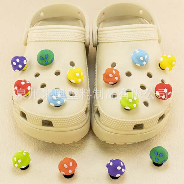 Wholesale Cross-Border Hot Selling Garden Shoes Cartoon Mushroom 3D Shoe Buckle Decorative Accessories Clogs Flower Shoes Accessories in Stock