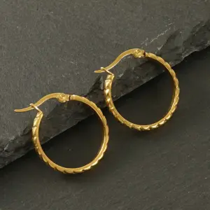 Wholesale PVD Coated 18K Gold Plated Round Stainless Steel Retro Simple Style Waterproof Non Tarnish Hoop Earrings