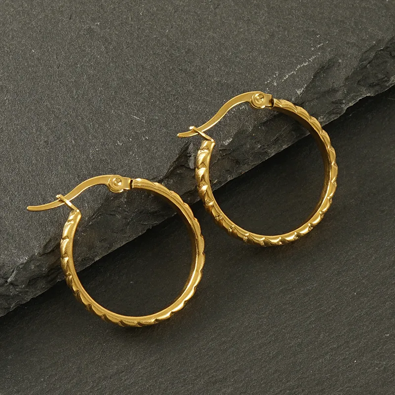 Wholesale PVD Coated 18K Gold Plated Round Stainless Steel Retro Simple Style Waterproof Non Tarnish Hoop Earrings