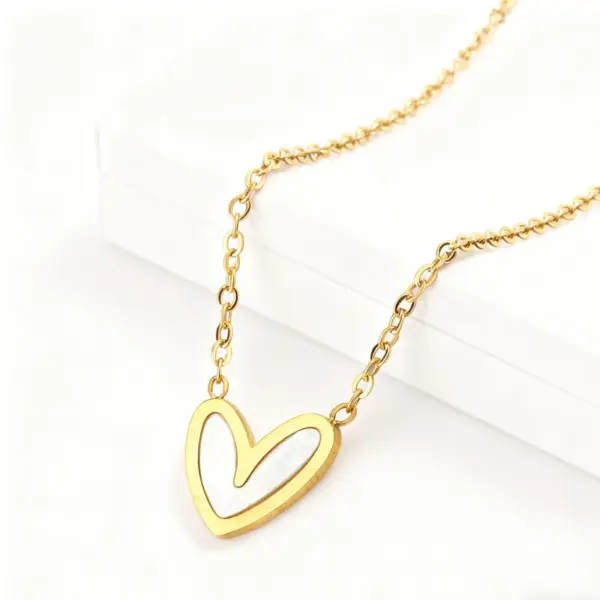 Wholesale Fashion Romantic Sweet Heart-Shaped Vacuum Electroplated (In Furnace) 18K Real Gold Plated Necklace Suitable For Women To Wear On Daily Dates Or Parties