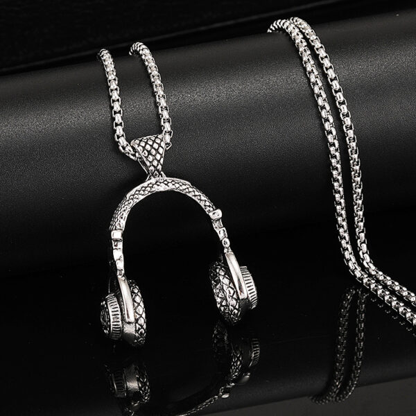 Wholesale Europe and the United States cross-border explosions rock music headphones pendant necklace jewelry men hip-hop titanium steel long sweater chain