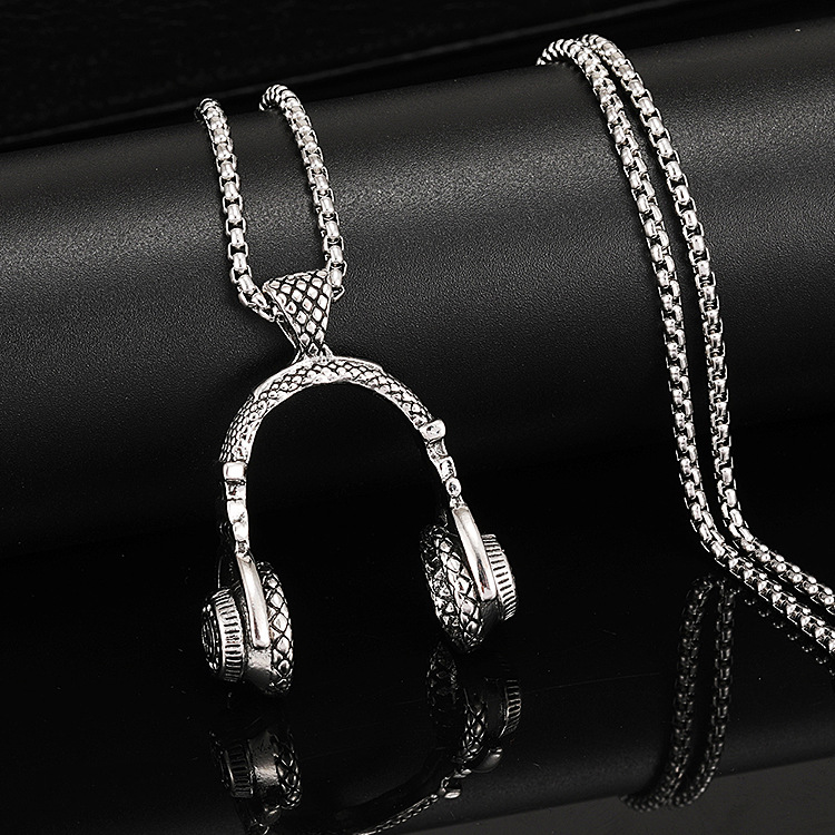 Wholesale Europe and the United States cross-border explosions rock music headphones pendant necklace jewelry men hip-hop titanium steel long sweater