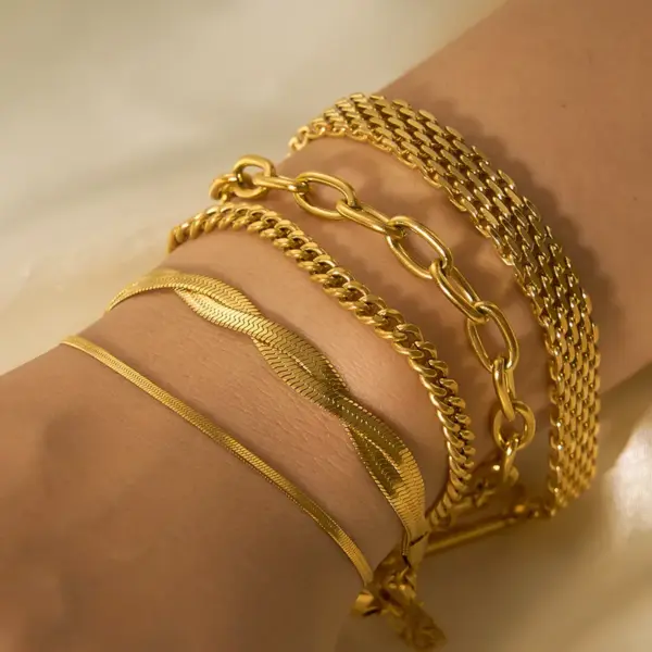 PVD Coated Real Gold Plated Solid Color 304 Stainless Steel Simple Style Waterproof Non Tarnish 304 Stainless Steel Bracelets