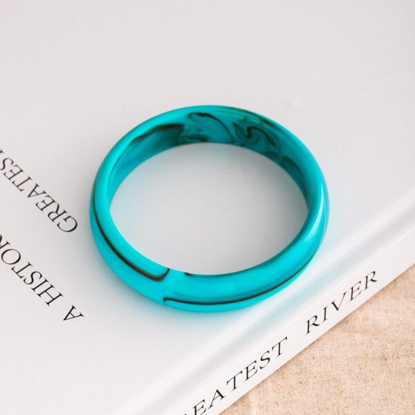 oly-22de642caaa21d717844207bc6cb712c Wholesale Distinctive Simi Acrylic Round Bracelet Fashion Commuting Simple All-match Bracelet European and American Cross-border Design Sense Bracelet