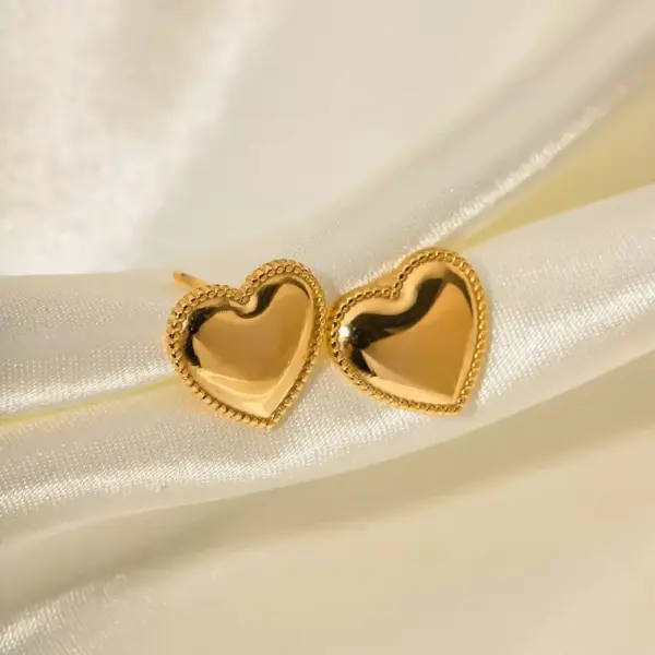 Wholesale PVD Coated 18K Gold Plated Heart Shape Stainless Steel Vintage Style Waterproof Non Tarnish Ear Studs