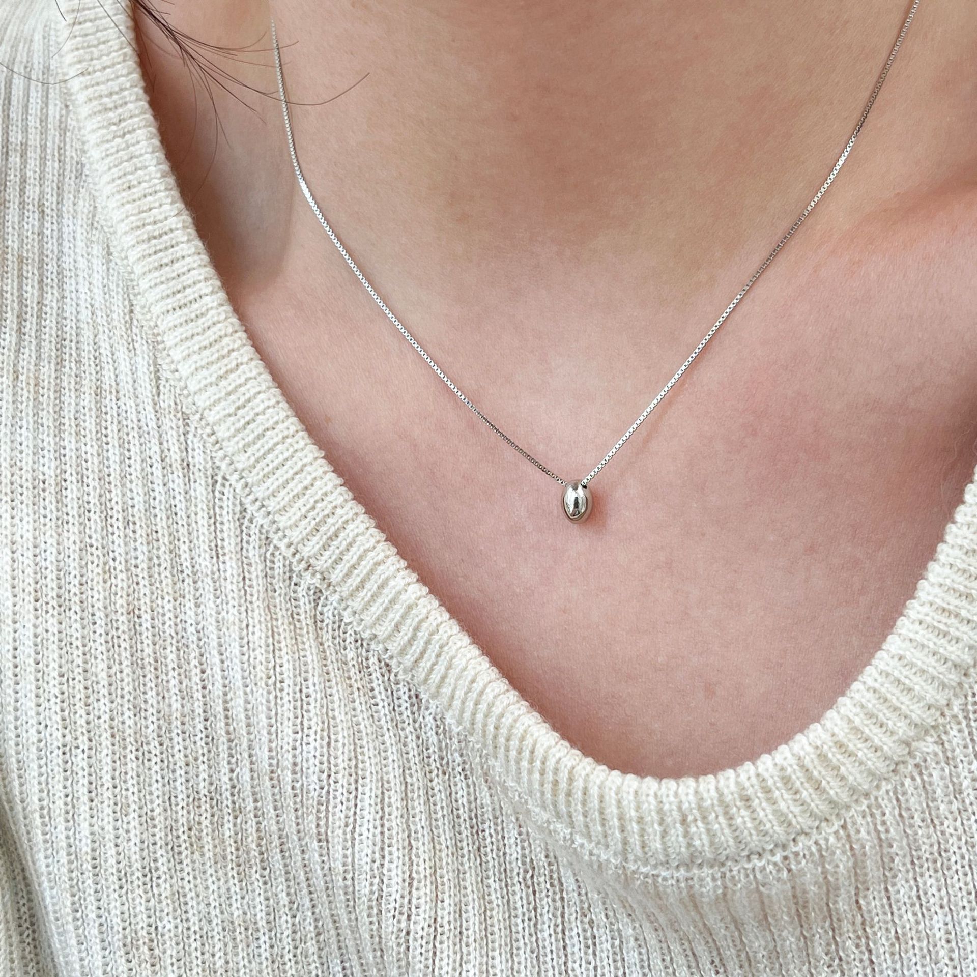 Wholesale Zhengheng S925 Sterling Sier Small Sier Bean Clavicle Chain Necklace for Women K-Style Aessible Luxury Niche Design 2025 New pular