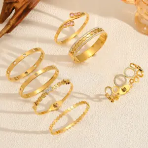 Wholesale 304 Stainless Steel Solid Color PVD Coated Rhinestones 18K Real Gold Plated Real Gold Plated Vintage Style Waterproof Non Tarnish Plating Gold Bangle