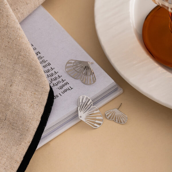 oly-239a234360c1f9de71df97e682dfa83f Wholesale Silver Needle Metal Style Cut Out Fan-Shaped Butterfly Earrings for Women, Simple Niche Design Earrings, Personalized Elegant Earrings