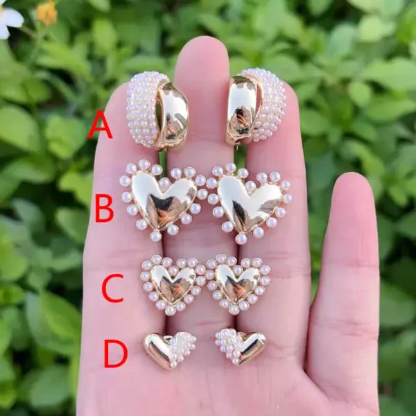 Wholesale 1 Pair/Package Modern Style Simple Style Heart Shape Polishing Copper Acrylic Pearl 18K Gold Plated Ear Studs