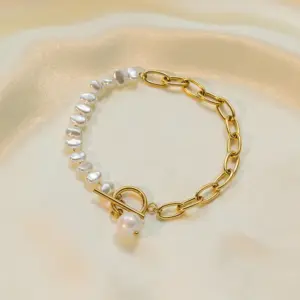 Qye2001 OT Buckle Pearl Bracelet / Gold