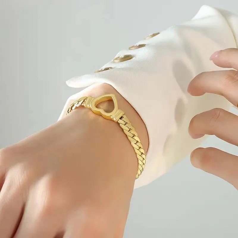 Wholesale PVD Coated Real Gold Plated 18K Gold Heart Shape 304 Stainless Steel Casual Elegant Simple Style Waterproof Non Tarnish 304 Stainless Steel