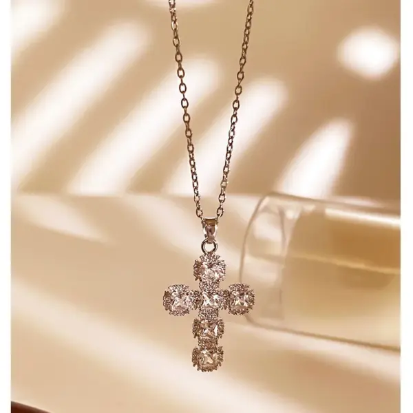 304 Stainless Steel Cross PVD Coated Rhinestones Zircon 14K Gold Plated 18K Gold Plated Sweet Commute Korean Style Waterproof Non Tarnish Surgical Steel Regular Chain Lobster Trigger Clasp Closure Pendant Necklace