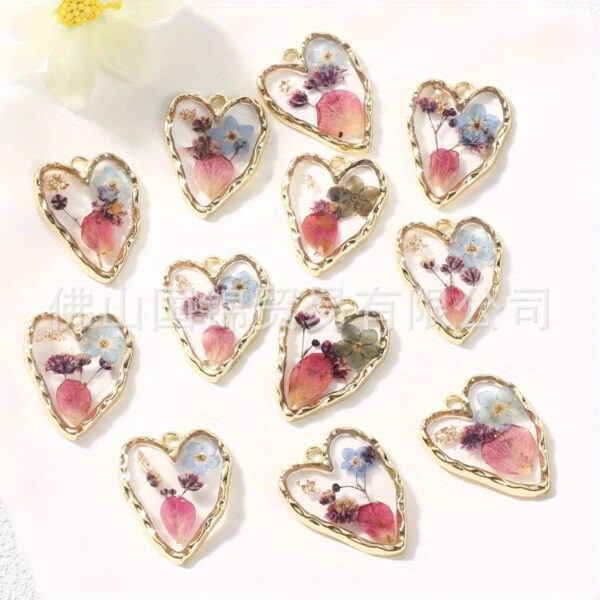 Wholesale DIY fresh real flower jewelry heart-shaped epoxy dried flower forget-me-not pendant temperament