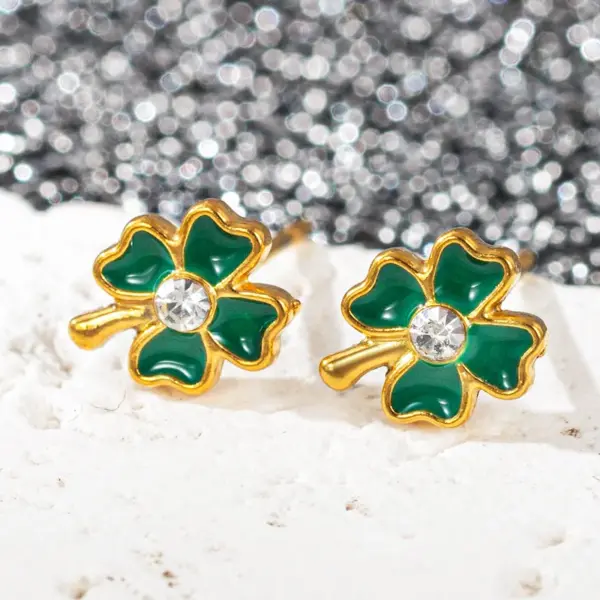 Wholesale 1 Pair Elegant U Shape Four Leaf Clover Heart Shape Titanium Steel 18K Gold Plated Ear Studs